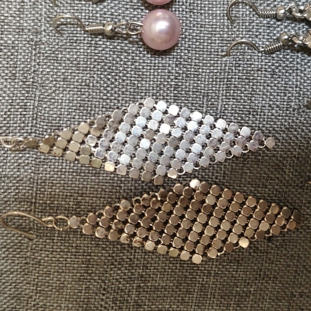 Fibe Pair Of Vintage Pierced Earrings - Picture 3 of 6